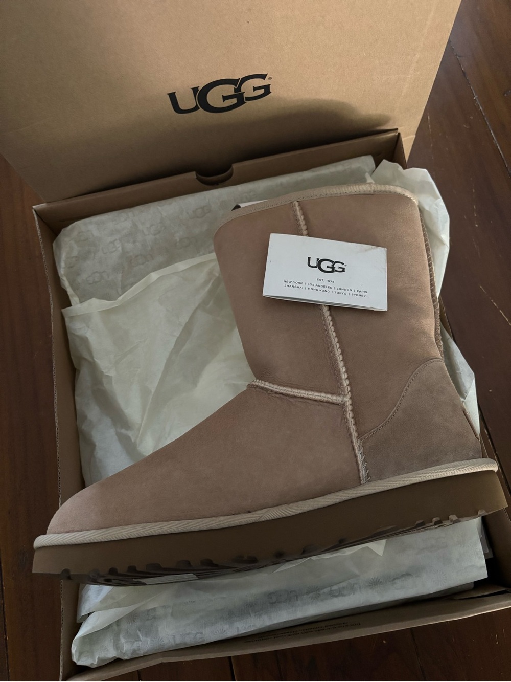 NWT UGG Classic Short II Boot in Sand Women's Cozy Suede Boot Sz 11